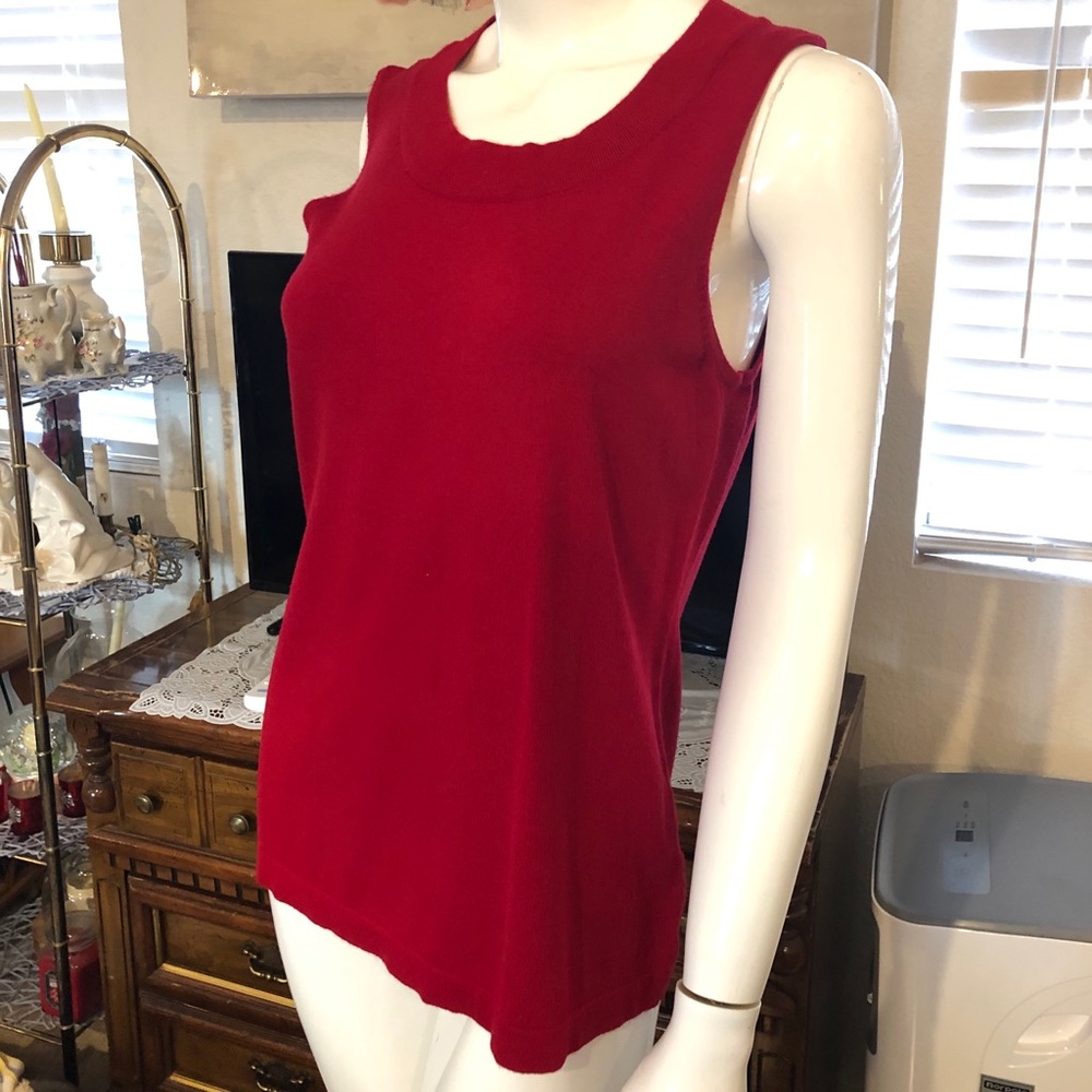 Cable & Gauge sleeveless sweater top